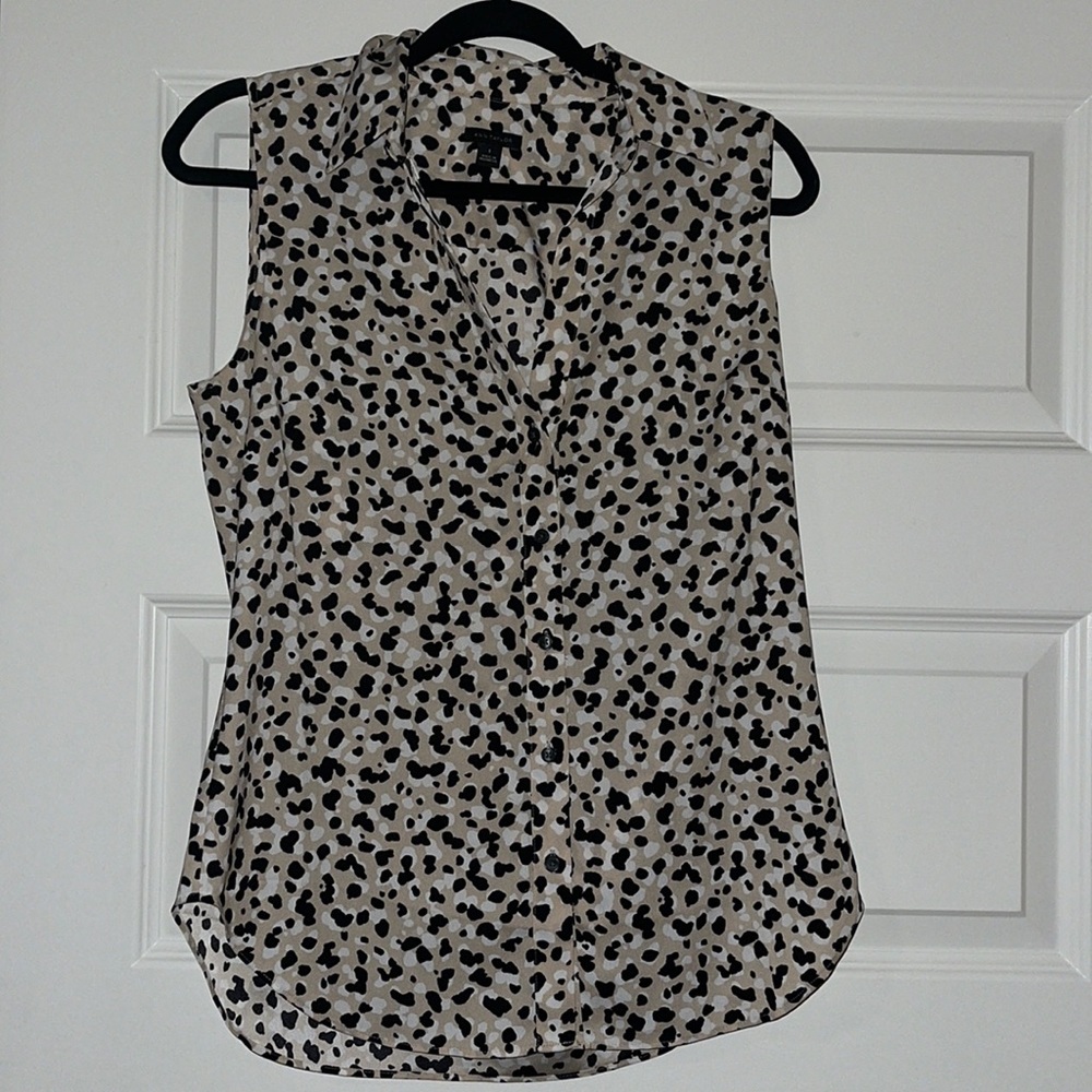 Ann Taylor Sleeveless Button Down Tank